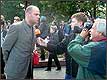 Алексей Кортнев, группа Несчастный случай, на антивоенном митинге в Москве. 16  июня 2003 года. фото newsru.com
